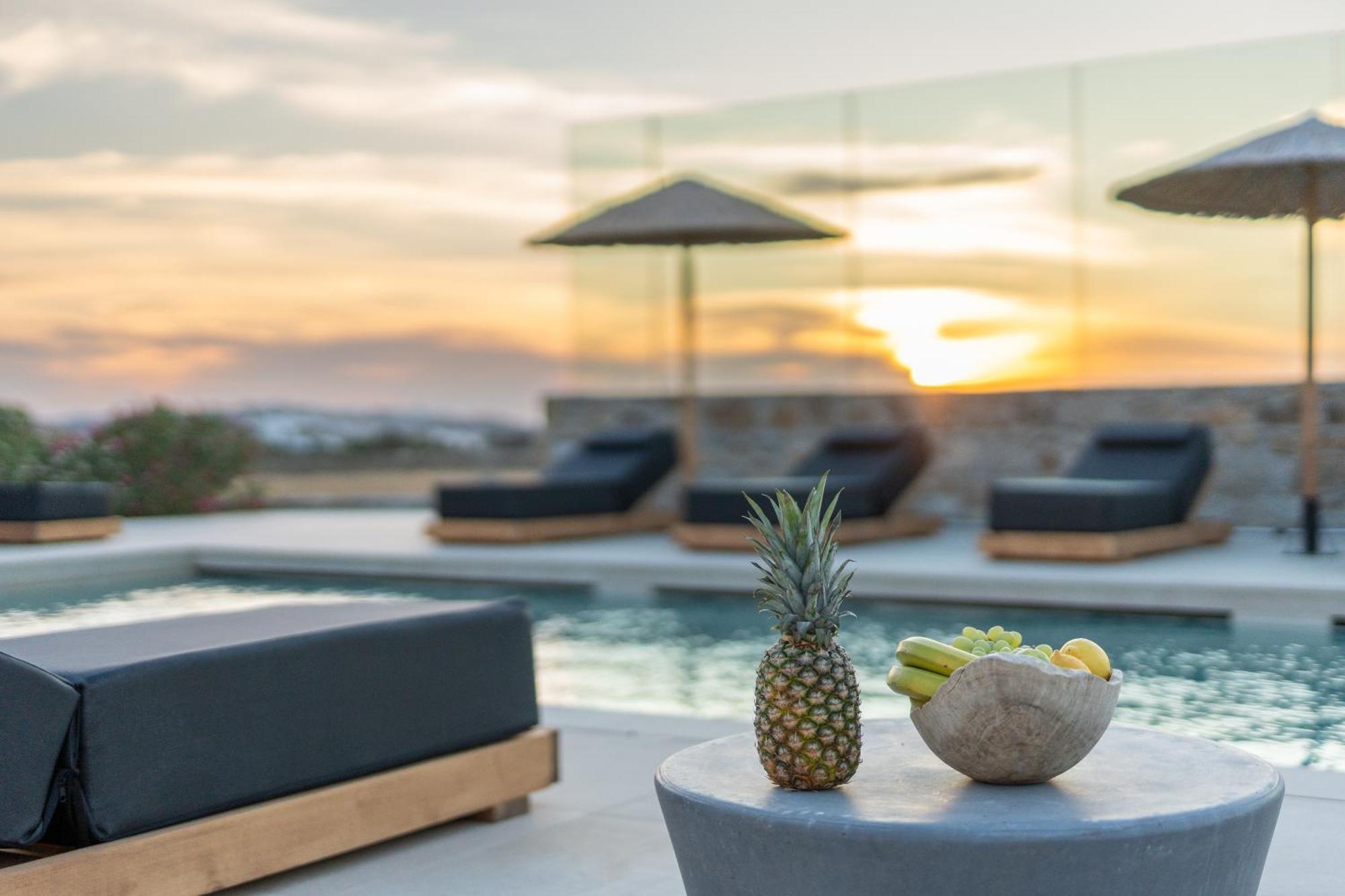 Regency Sunset Suites Mykonos Town Екстер'єр фото