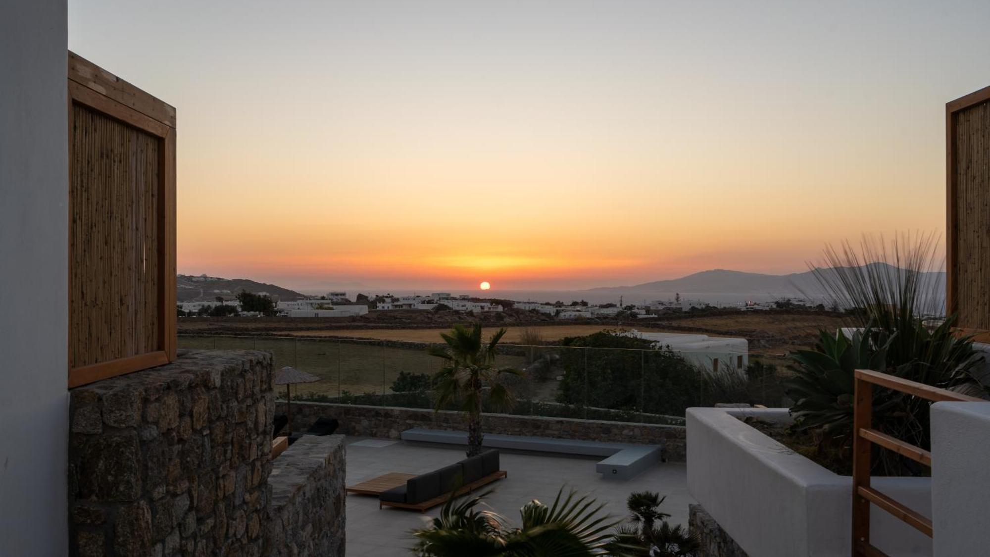 Regency Sunset Suites Mykonos Town Екстер'єр фото